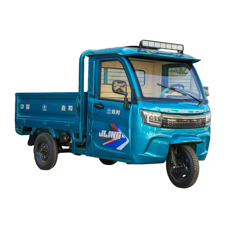 Полузакрытый трицикл Джик 1.8